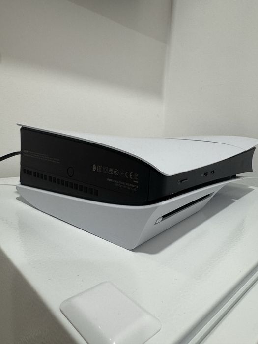 Продам Playstation 5 + геймпад