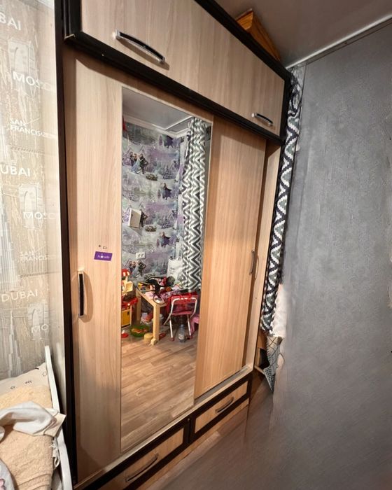 Шкаф-купе с зеркалом  (СРОЧНО)