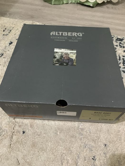 Продаются военные ботинки