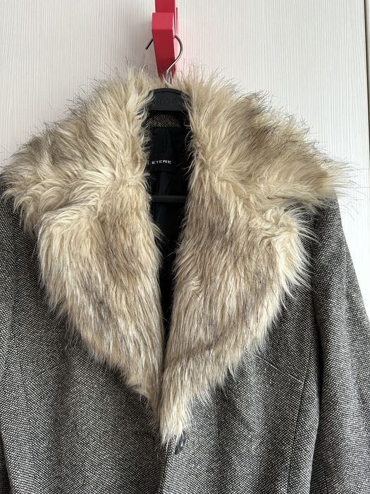 Продавам палто S размер на марката Etere