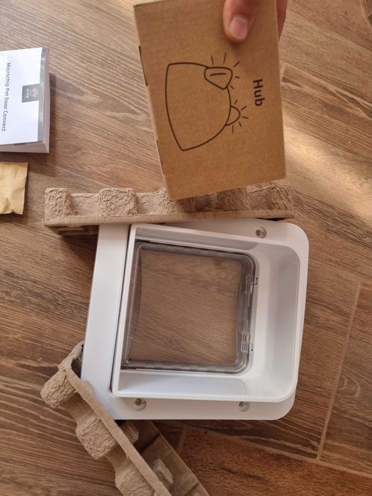 usita de pisici si caini mici sure petcare cu hub si aplicatie