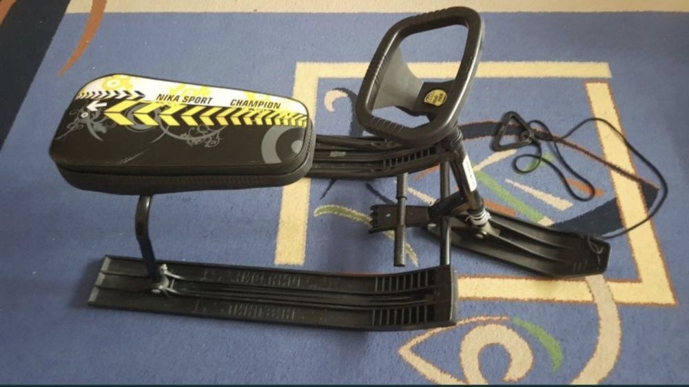 Санки детские продам .