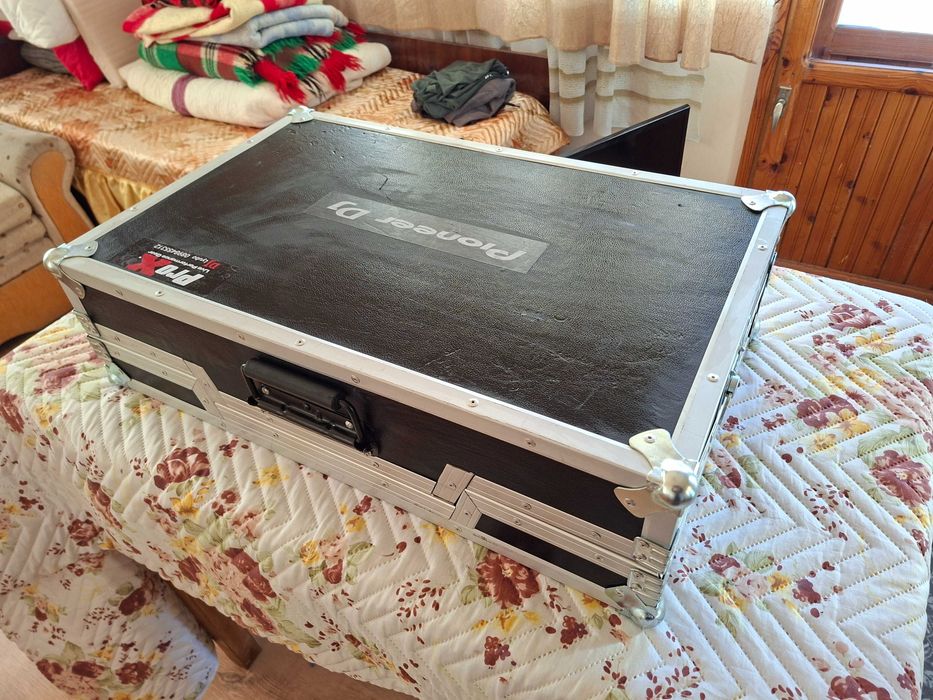 Продава се Controler Pioneer DDJ-RB в перфектно състояние със кейс