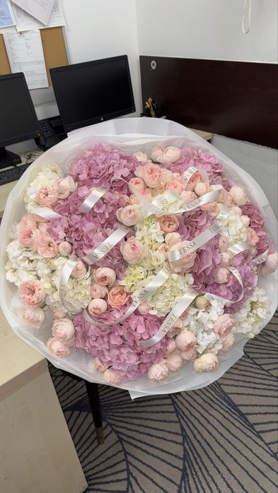 Цветы гортензия,куст розы микс