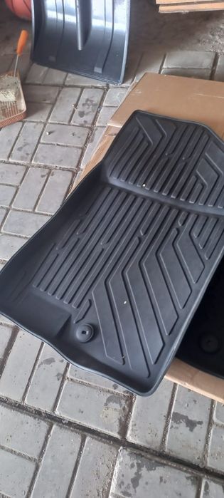 Продам коврики в салон