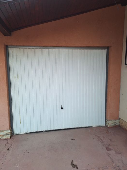 Propietar închiriez garaj