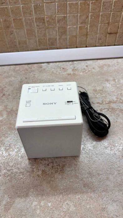 Ceas cu Radio Sony ICF-C1 | Stare Impecabilă (Ca Nou) | Design Cub