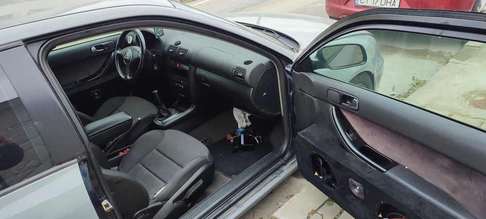 Vând Audi A3 8 l