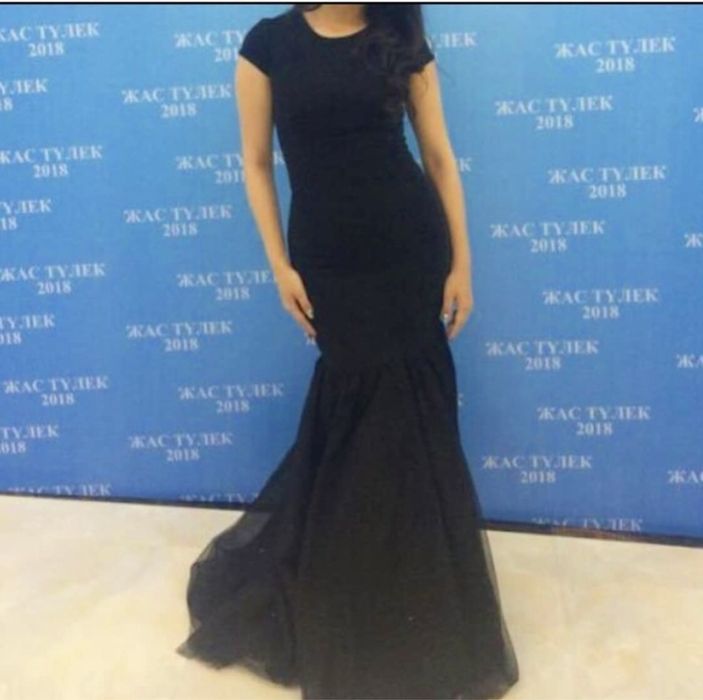 Платье вечерний в отличном состояние