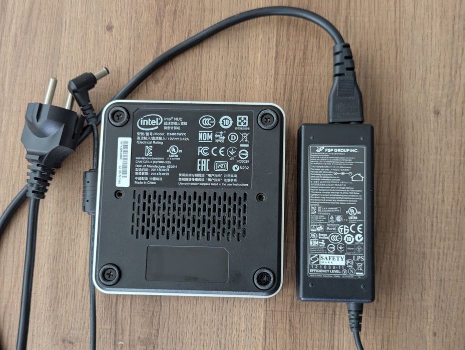 Intel® NUC Kit D34010WYK с V-NAND SSD SAMSUNG 860 и Crucial 2x4GB