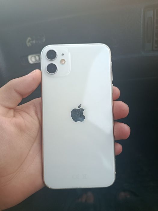 iPhone 11  немного поношенный