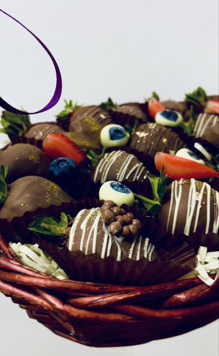 Тапсырысқа жаңа клубникадан жасаймыз. Сыйлыққа өте әдемі әрі дәмді.