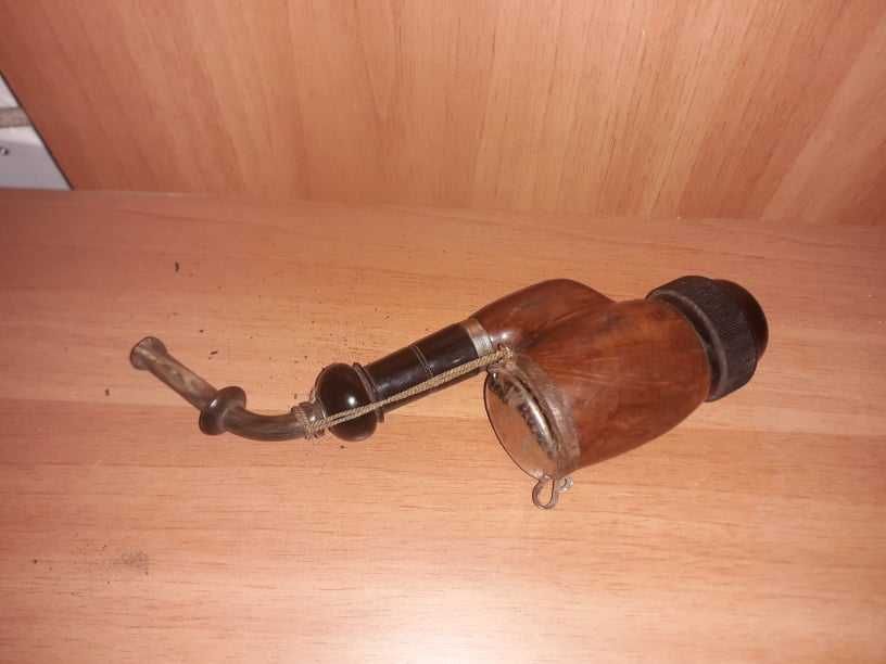 Pipa  veche    .