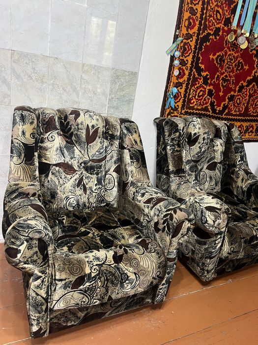 Раскладной диван и 2 кресла