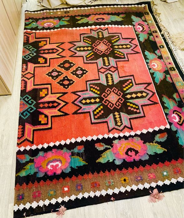 Антикварный ковер ручной работы.