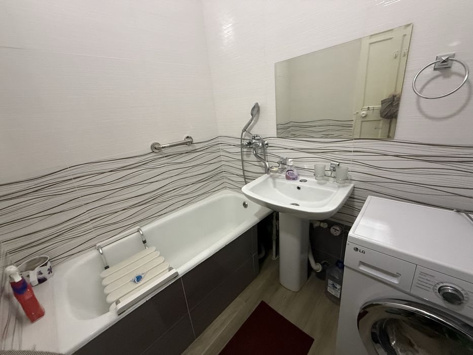 Срочно. Чирчик. Продается 3-комнатная квартира. Сталинка