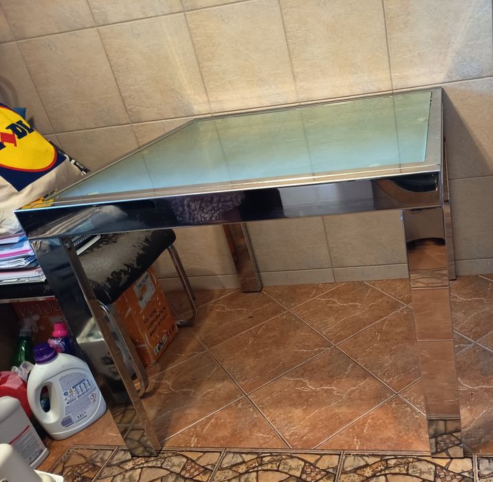 Masa solida, extensibila din sticla