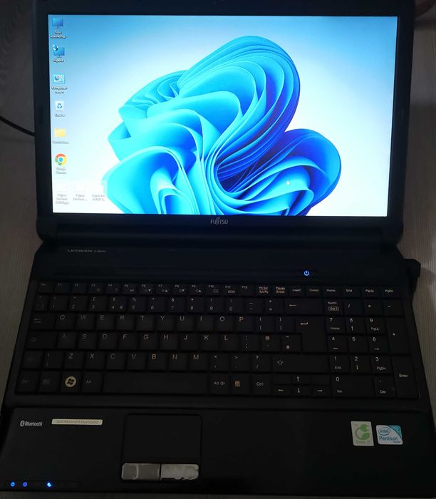 15.6" Лаптоп ASUS X550CA 4GB RAM 500GB HDD с проблем клавиатура и бат.