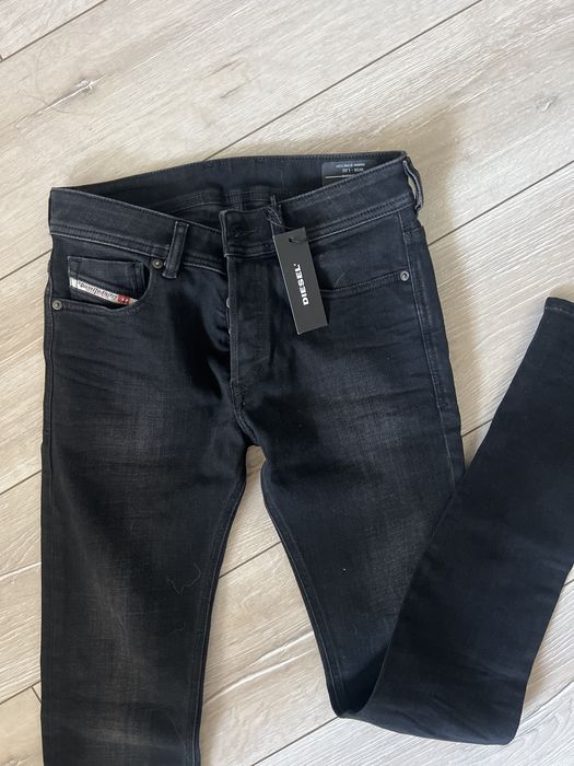 Чисто нови diesel дънки с етикет ,оригинална цена 150€ ,номер 28 ,подходящи за Xs,S