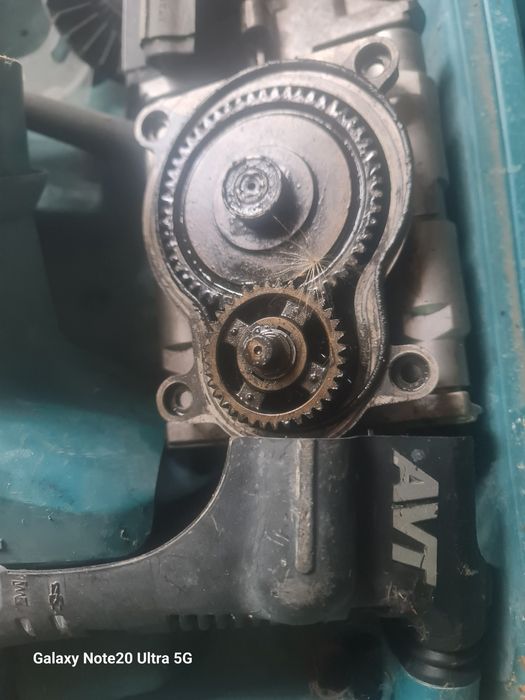 Vând Makita demolator