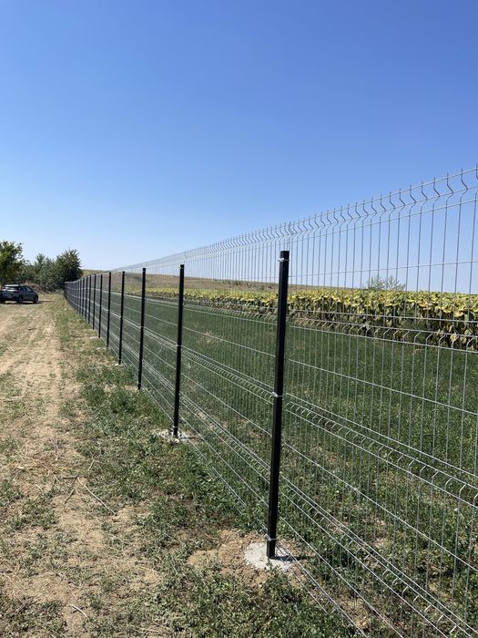 Imprejmuiri terenuri cu plasa bordurata