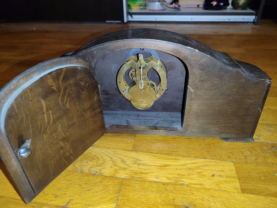 Ceas din lemn vintage