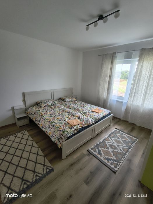 Dau in chirie,perioada 3-5 zile,casa,cu 4 dormitoare ,living,bucătărie,2 bai ,2 parcari.zona Carting-Sörpatika.g