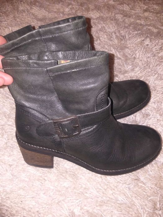 Botine damă din piele naturală  cu cataramă . FELMINI