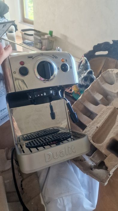 Dualit coffe machine in condiții foarte bune adusa din Anglia se poate flosi si cu capsule si cafea macinata