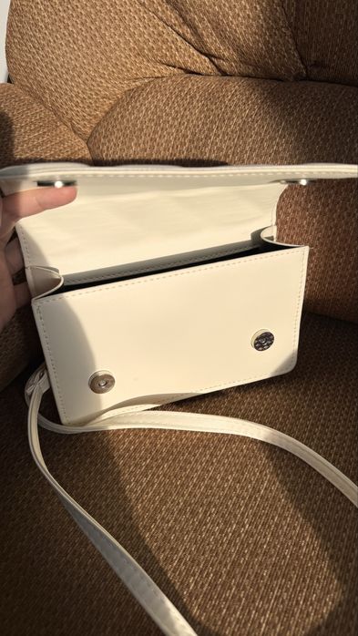 Белая женская сумка