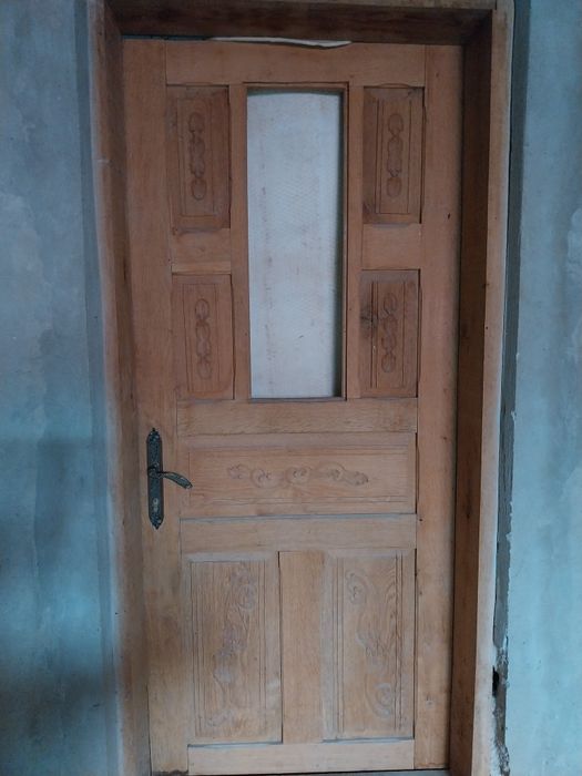 Usi din lemn masiv stejar