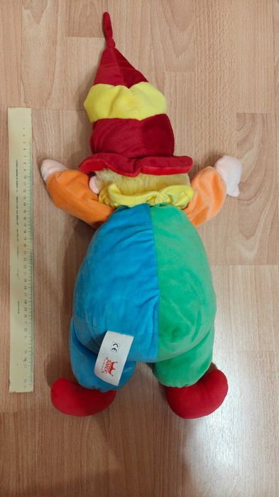 Плюшено куче с папийонка на точки, кафяво и бяло и Клоун кукла