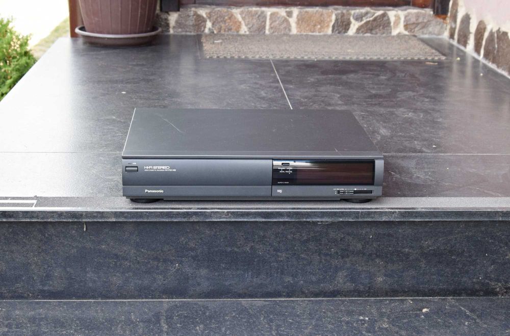 Video recorder VHS Panasonic NV-F65 stereo Hi-Fi cu defect