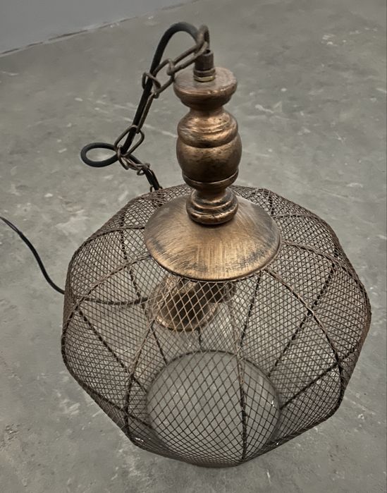 Продам люстру почти новая