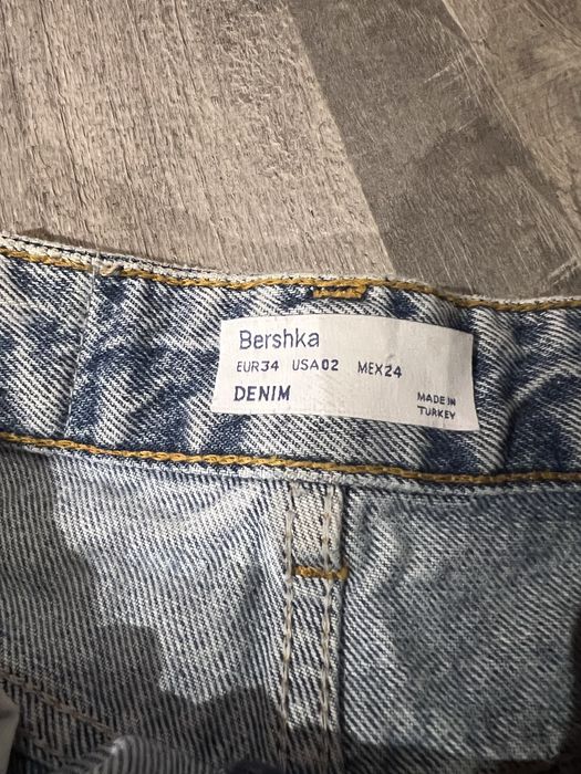 Къси дънкови панталонки Bershka