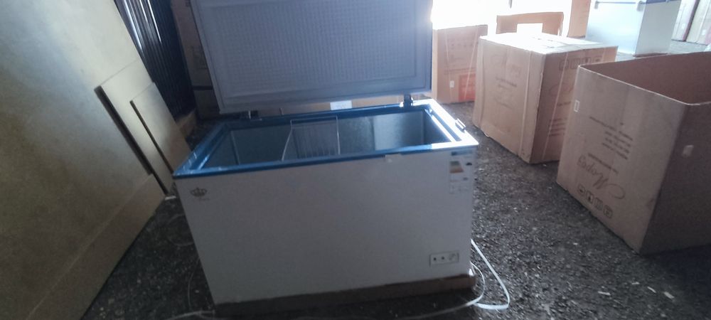 Морозильник с вмятинами и дефектами