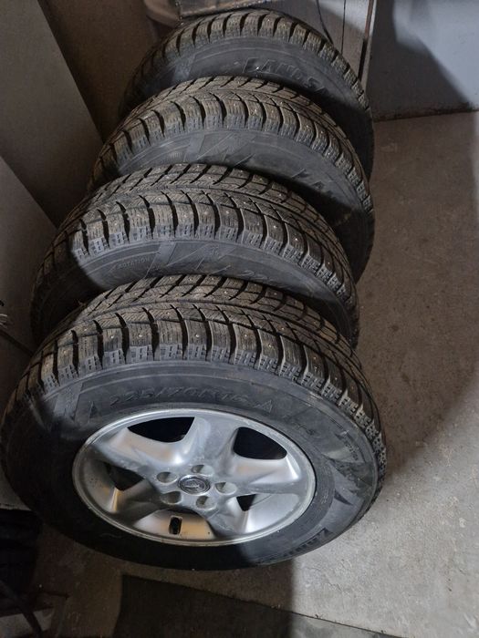 Шины зимние на  дисках 225/76R16