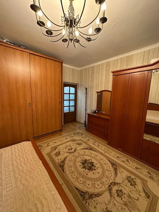 4х комнатная переделанную в 3х на Ойбеке 100 м2 4/2/9 ор-р 60 школа