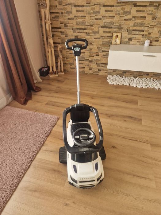 Кола за возене Ride-On LAND ROVER DEFENDER бяла OC6820-CP W