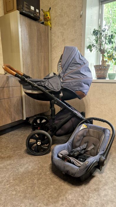 Детская коляска с автолюлькой