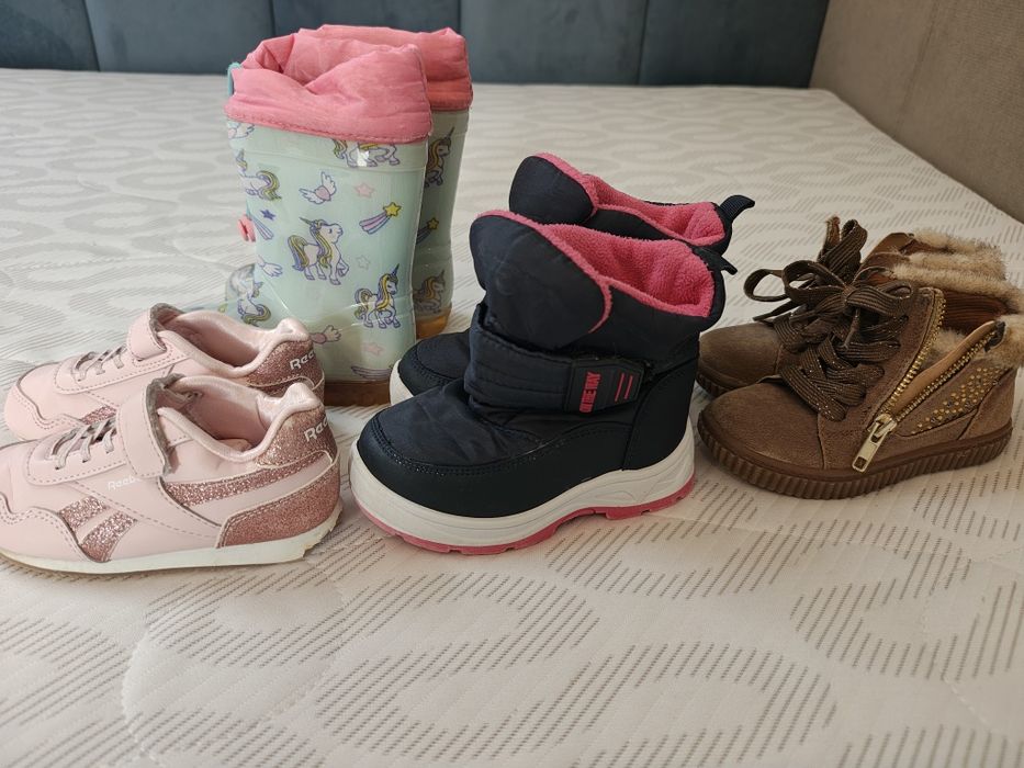 Vând lot încălțăminte fetițe Nr 24