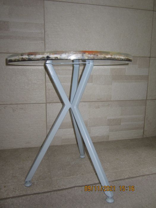 Атрактивна масичка за кафе с епоксидна смола