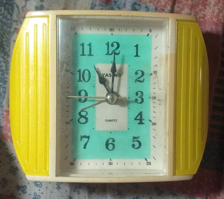 Часы разные пластик