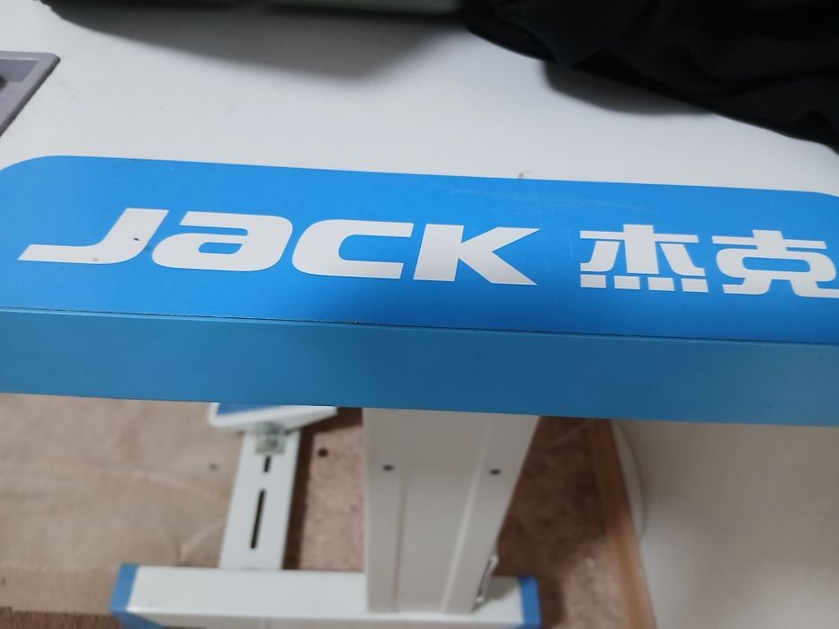 Продам швейную машину