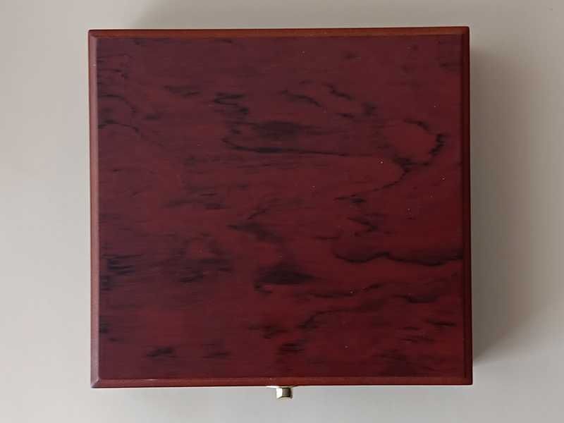 Комплект тирбушон за вино от пет части в красива  дървена кутия