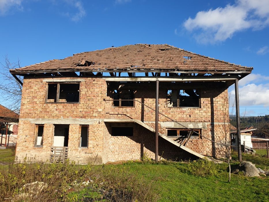 Teren cu potențial uriaș-Renovezi, Reconstruiești sau Demolezi.