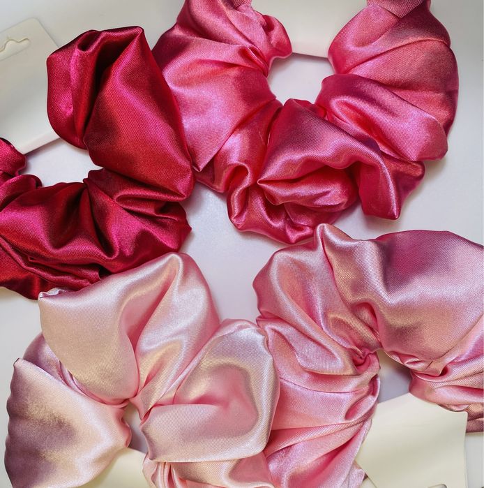 Обемно скрънчи от сатен