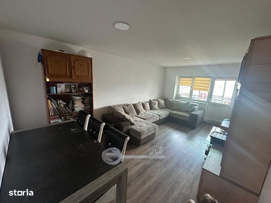 Apartament 4 camere decomandat, 101 mp, etaj intermediar – Nicolina, I