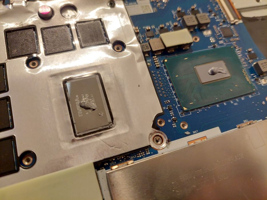 GTX 1660 Ti Core i5-9300H 17.3" геймърски лаптоп Lenovo Legion Y540