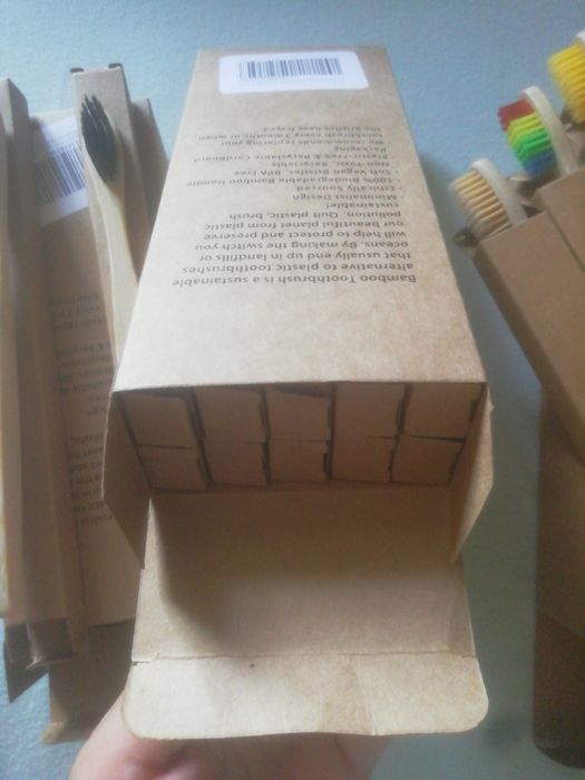 Зубные бамбуковые щетки.